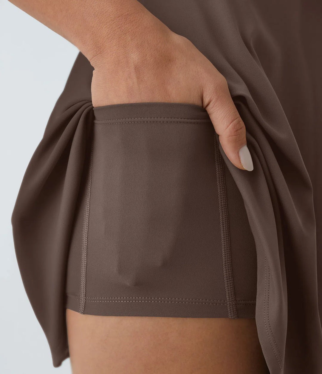 Flex Tango — Sukienka Aktywna z Krzyżowanymi Plecami | Czekolada